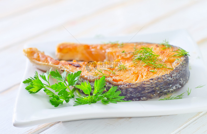 炒鲑鱼烧烤牛扒用餐美味沙拉养分晚餐食物盘子青菜图片