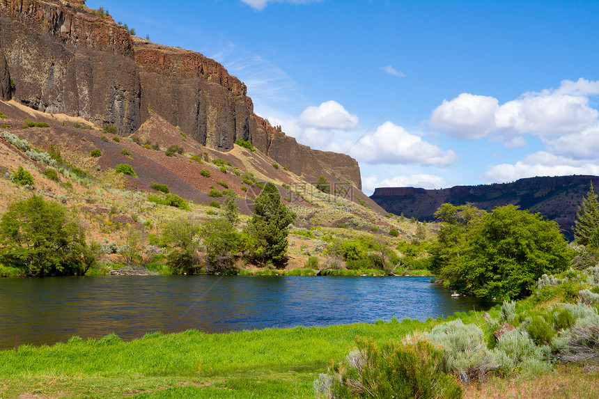 Deschutes 河峡谷溪流荒野娱乐风景图片