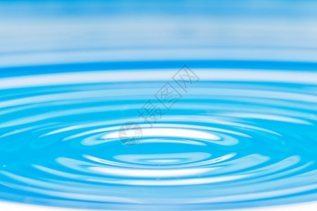 水上圆环圆圈海浪戒指液体蓝色运动反射同心场景宏观背景图片