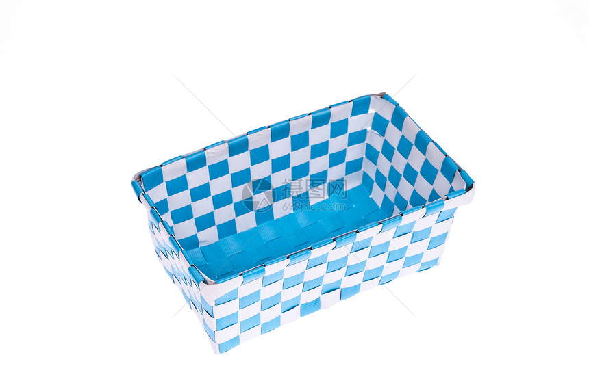 在白色背景上隔离的蓝塑料篮子工艺阻碍手工业市场用途盒子蓝色销售贮存店铺图片