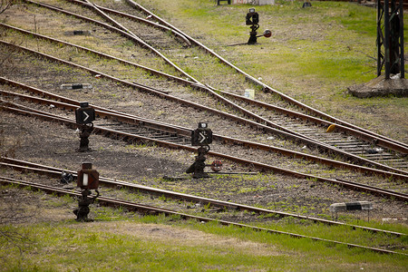 铁路旅行货物过境后勤杂草车削衰变小路运输火车背景图片