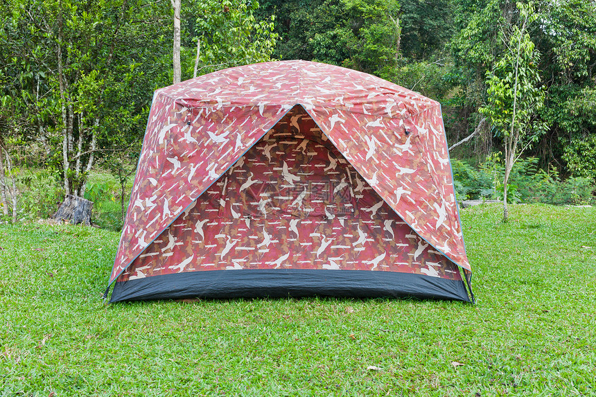 山上露营帐篷娱乐绿色旅行营地棕色睡眠荒野环境场地风景图片