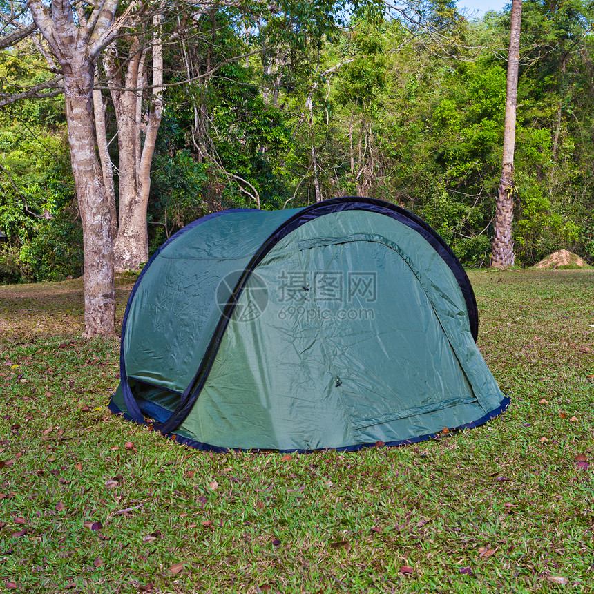 山上露营帐篷绿色娱乐营地环境风景场地荒野旅行棕色睡眠图片