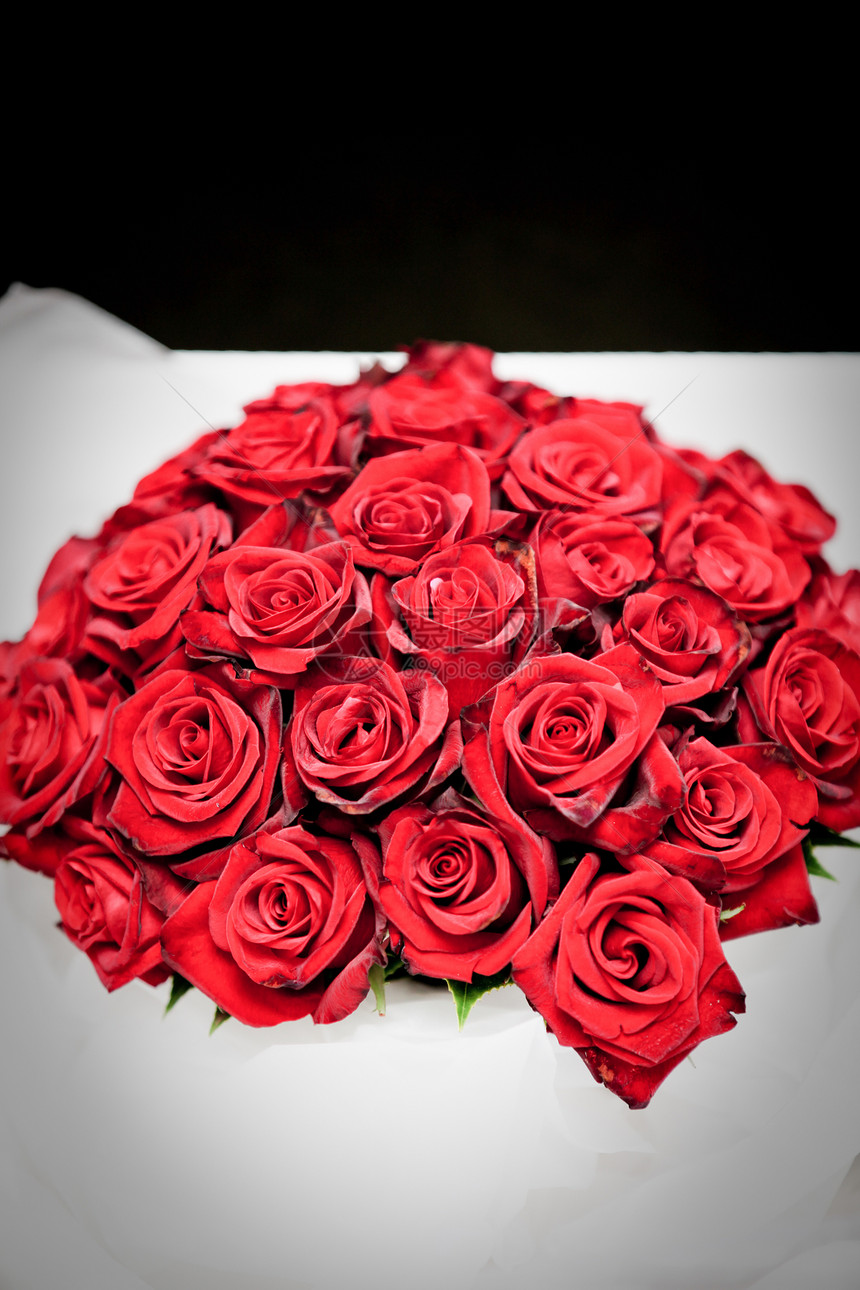 红玫瑰的新娘花束图片