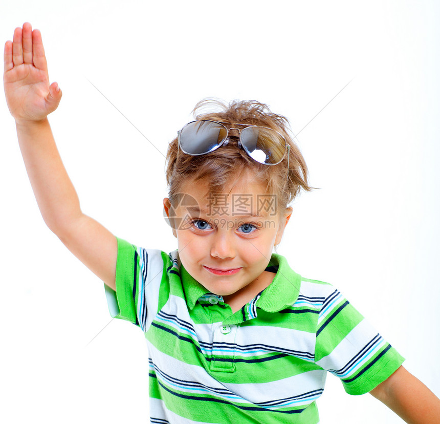 太阳镜中的男孩首席阳光闲暇喜悦幸福男性工作室衣服童年孩子图片