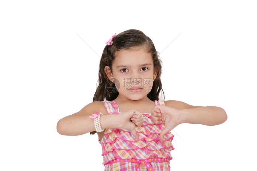 漂亮的小女孩手握着拇指向失败标志下图片