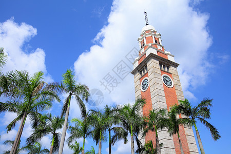 香港的时钟塔时间圆圈古董天空城市地标历史性历史蓝色棕榈背景图片