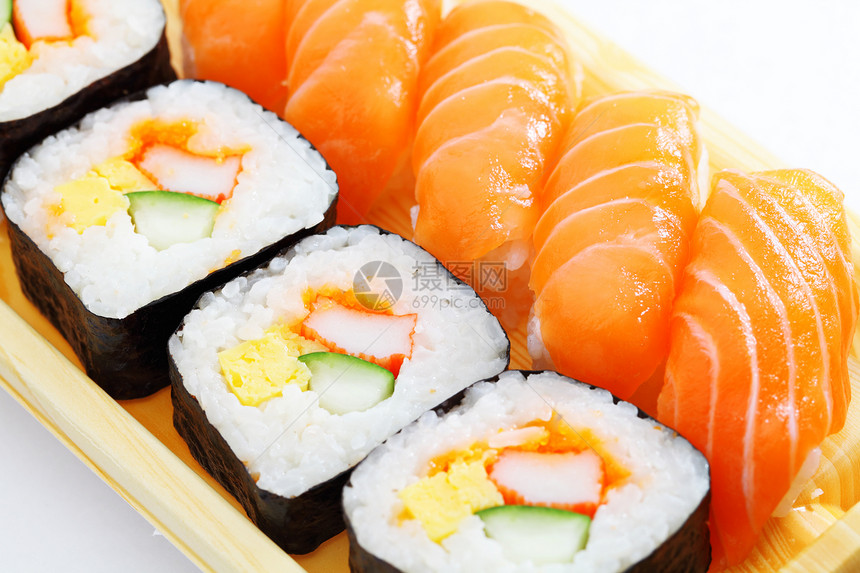 寿司带走海藻木头鱼子桌子美食海鲜宏观黄瓜图片