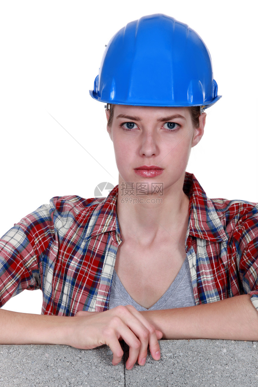 女性泥瓦匠的肖像瓦工倾斜女孩工人建筑头发建设者衬衫工作室石匠图片