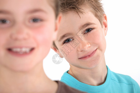 微笑儿童孩子们衬衫女孩蓝色孩子头发孩子气童年眼睛情绪化背景图片