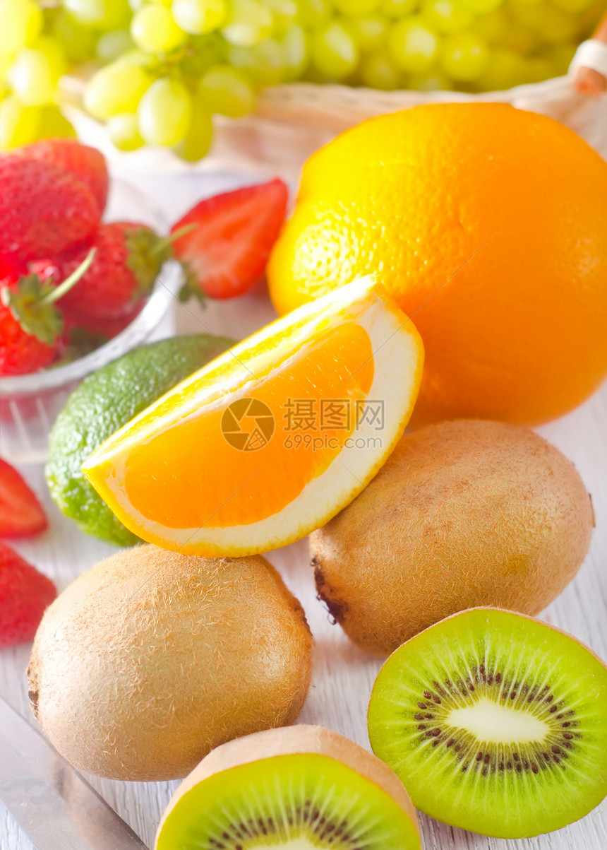 水果果香橼沙拉橙子奇异果盘子午餐浆果晚餐营养美食图片