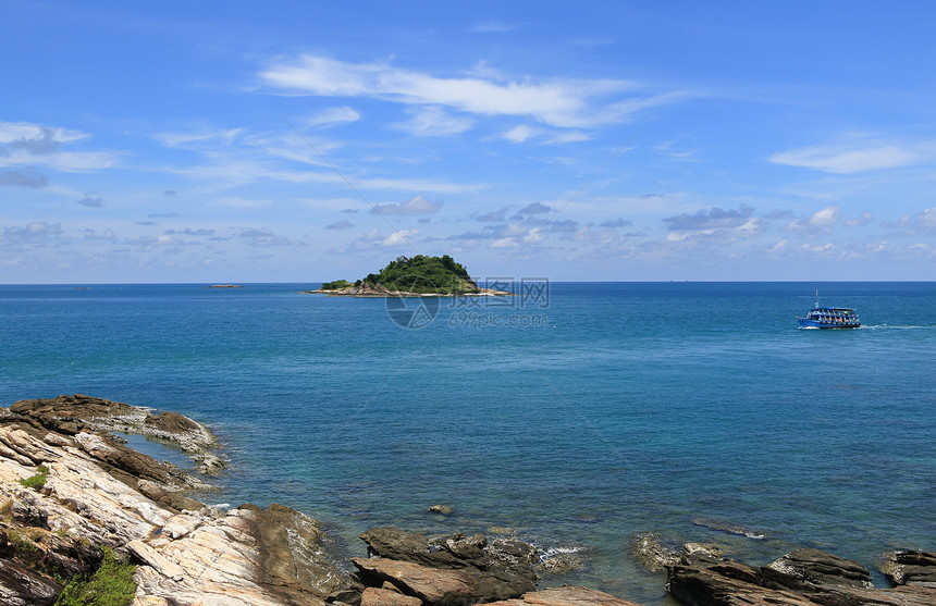 泰国沙美岛岩石阳光蓝色反射植物群石头树叶天空青色环境图片