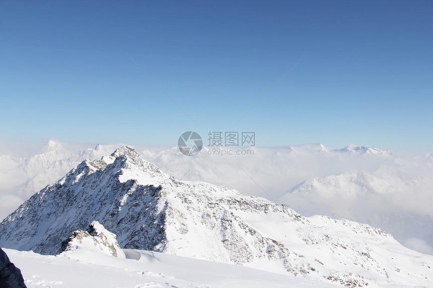 山峰峰童话旅行日出高山天空阳光环境滑雪旅游天气图片