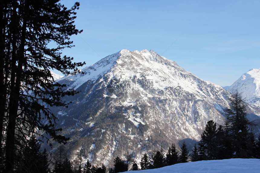山区森林高山滑雪顶峰气候天空环境高地旅行全景假期图片