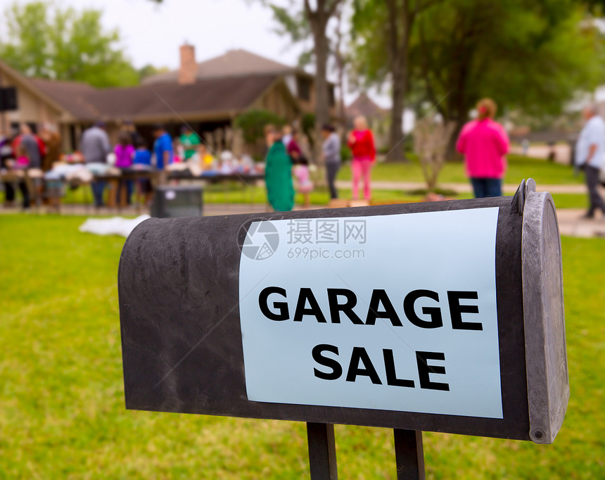 美国周末在院子里的停车场售卖销售信箱购物草地盒子邮箱贮存架子商业工具图片