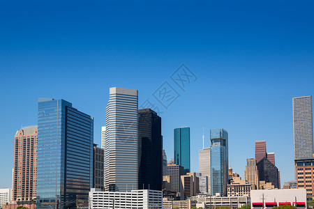 休斯顿市中心的摩天大楼 在蓝色的天空上背景