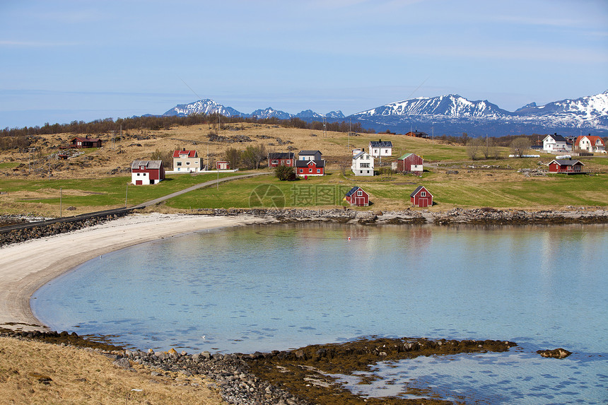 挪威湾房子峡湾顶峰乡村天空风景群岛山脉海洋海滩图片