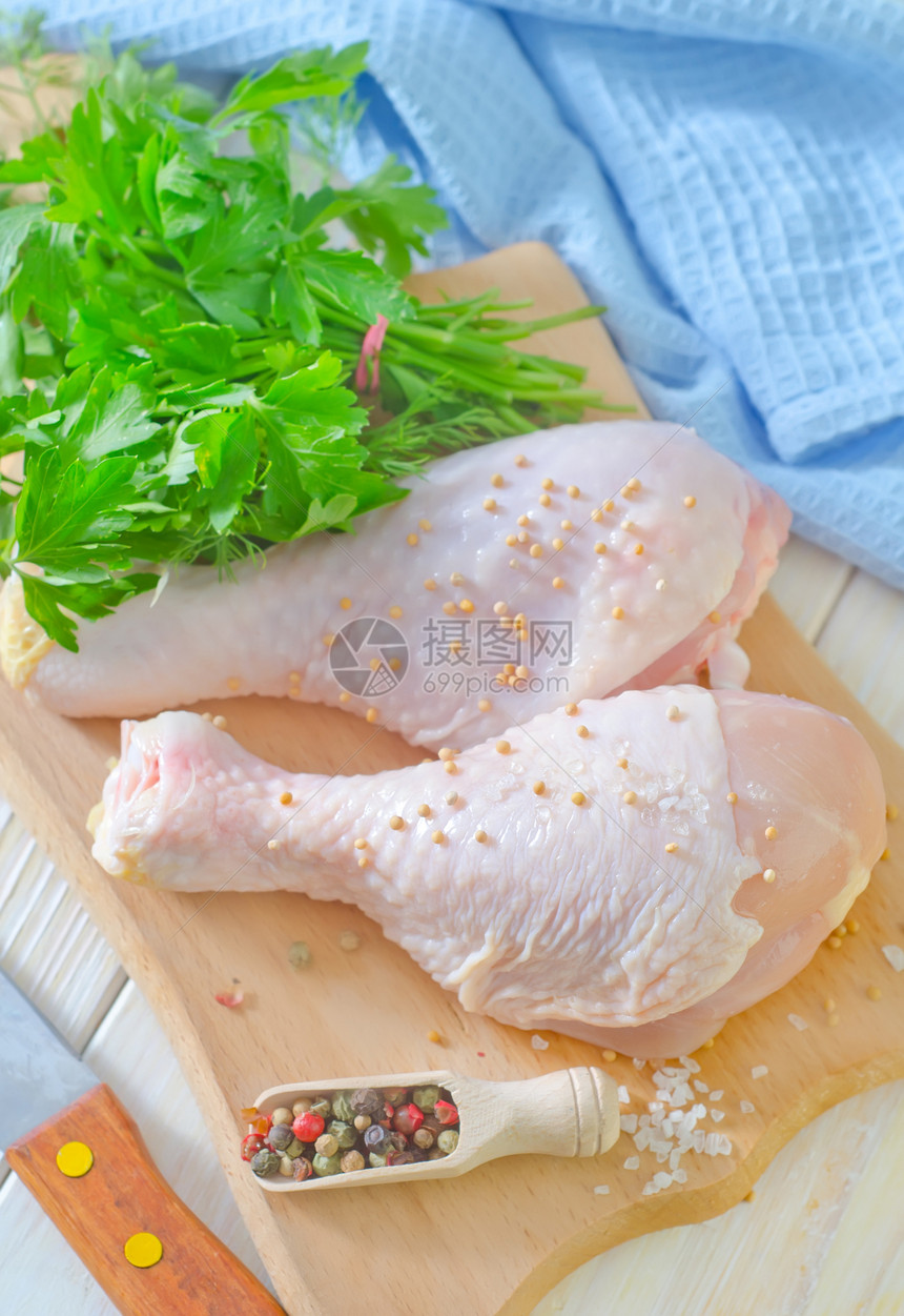 鸡腿烧烤胡椒香菜木板食物饮食蔬菜香料农业美味图片