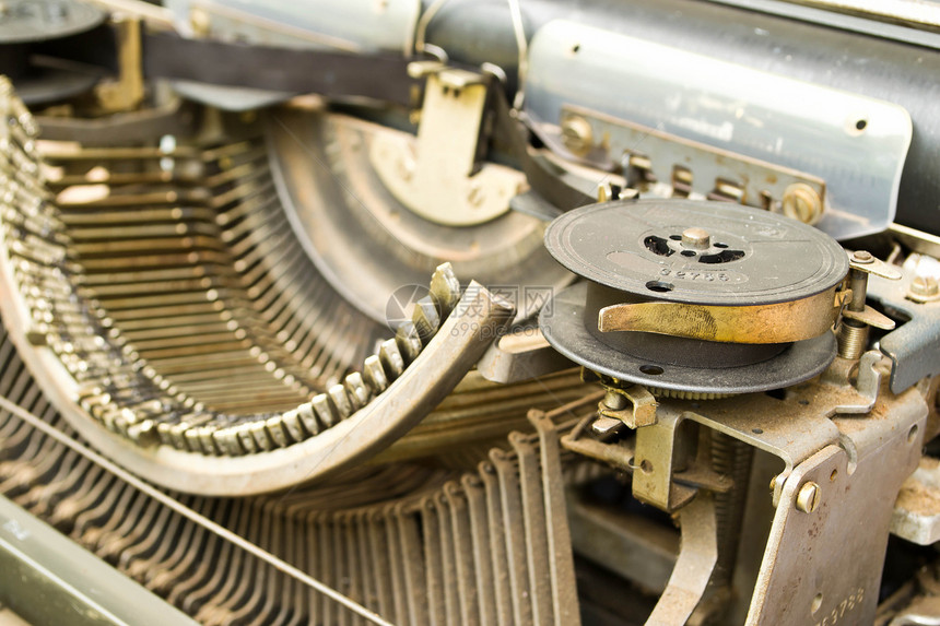 旧打字机打印古董丝带键盘金属钥匙白色字母技术商业图片