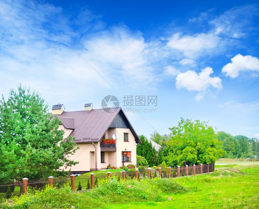 Polland的房屋住房房子蓝色生长场地地形窗户地平线草地生态图片
