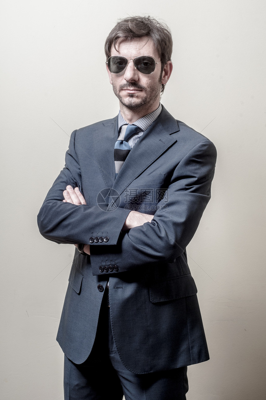 带着墨镜的生意人老板保镖太阳镜领导者商业安全套装胡子管理人员图片