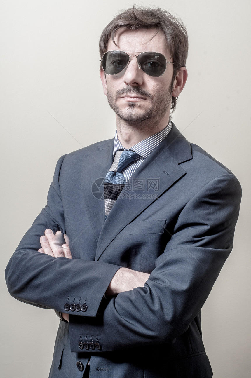 带着墨镜的生意人套装胡子管理人员安全保镖领导者老板太阳镜商业图片