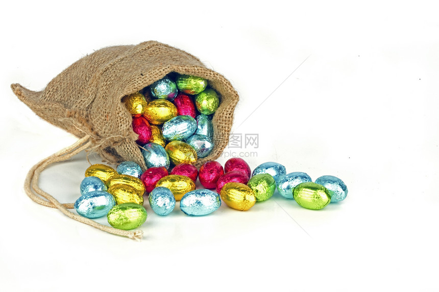 装满了东方巧克力蛋的袋子背景彩蛋贺卡篮子彩绘问候活动图片