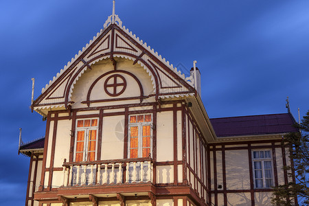 纳塔莱斯港市蓝色历史性房子背景