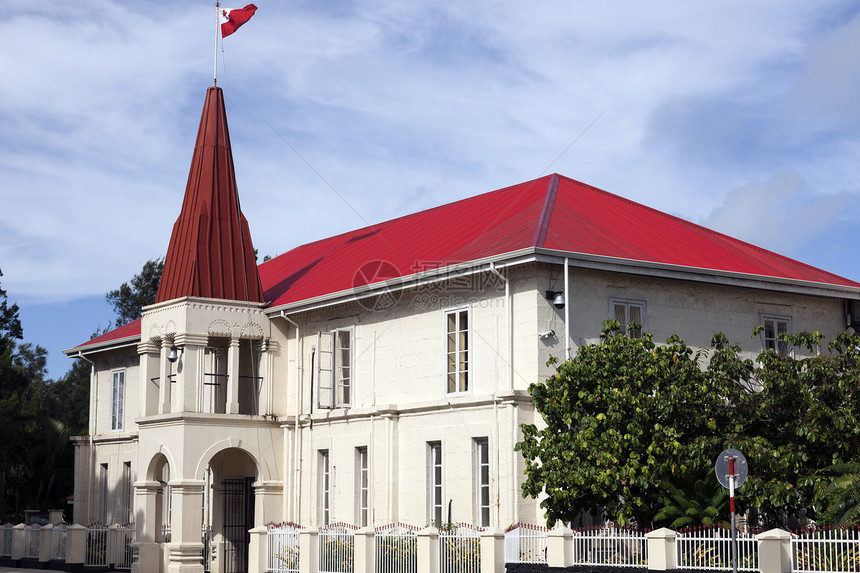 努库阿洛法汤加议会大楼旅行街道旗帜白色建筑学市中心天空建筑议会红色图片