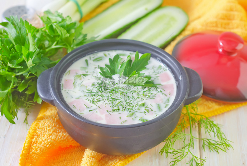 冷汤服务薄荷美食营养酸奶冰块食物蓝色餐具野菜图片