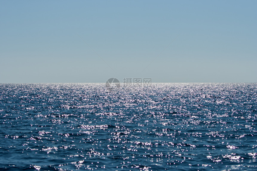 永不结束的蓝海日落海洋太阳海滩白色晴天天空风景海浪热带图片