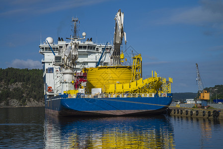 mv 北海巨头停靠在Halden港码头 或技术燃料高科技蓝色石油海洋力量血管安全运输背景图片