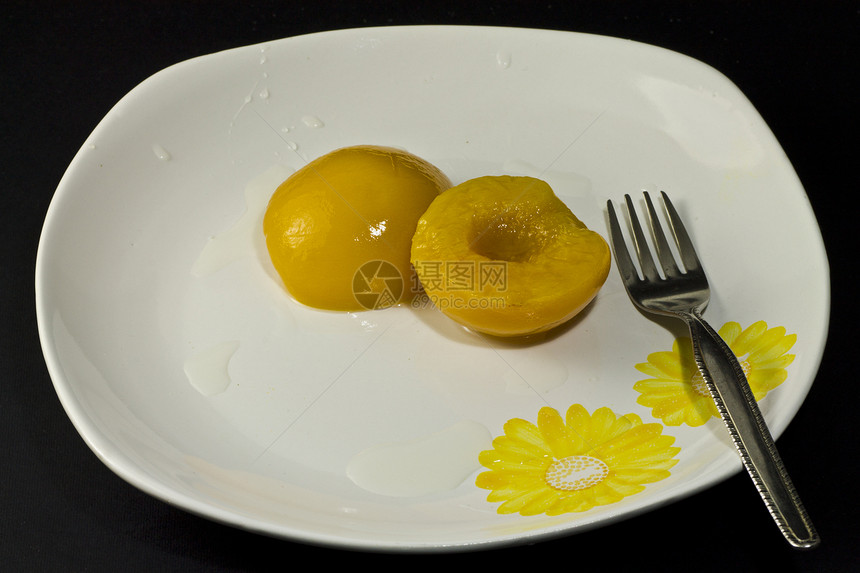 糖浆中的桃子食物黄色白色果汁饮食水果营养产品图片