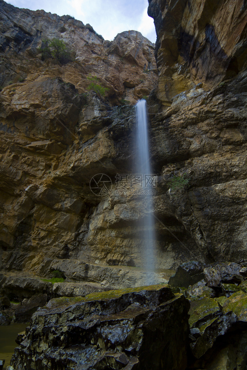 瓜达拉哈拉 西班牙旅行绿色树木岩石石灰石蓝色悬崖甜甜圈风景侵蚀图片