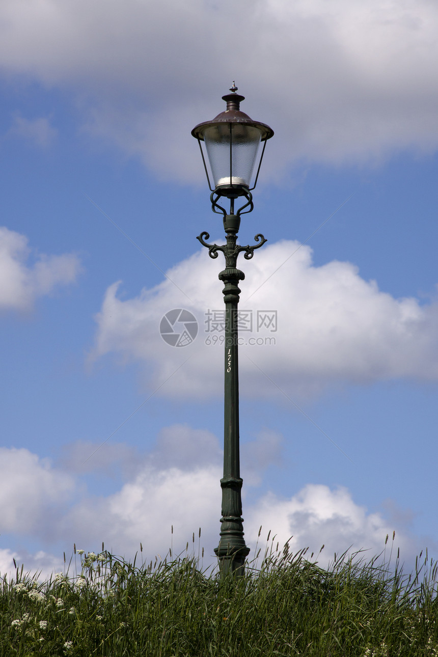 挂在水堤上的灯柱空气天空蓝色乡村图片