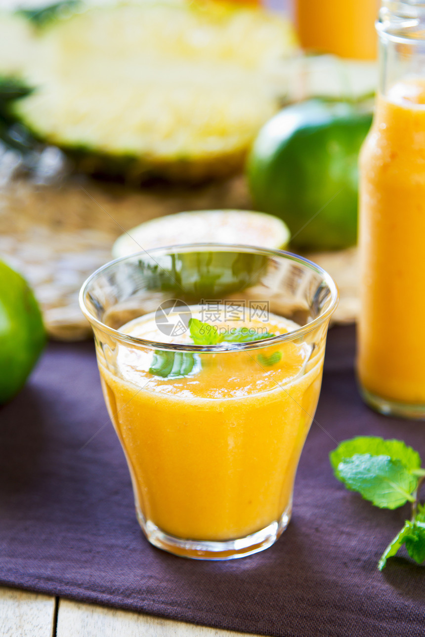 菠萝加橙和芒果冰淇淋活力果汁饮食异国水果早餐排毒热带食物情调图片