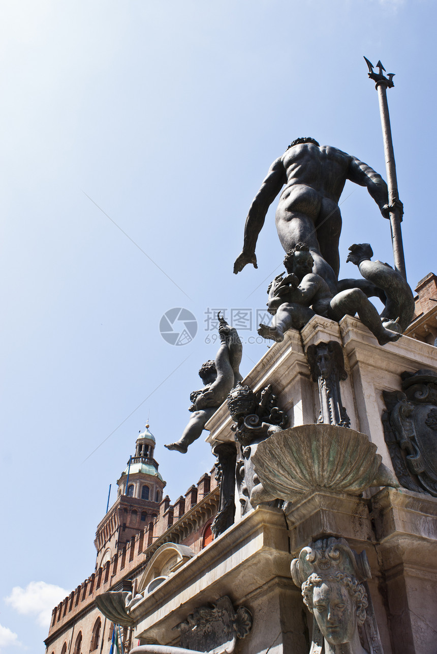 波洛尼亚的海王星喷泉地标雕像正方形青铜建筑学中心观光海神天空公民图片