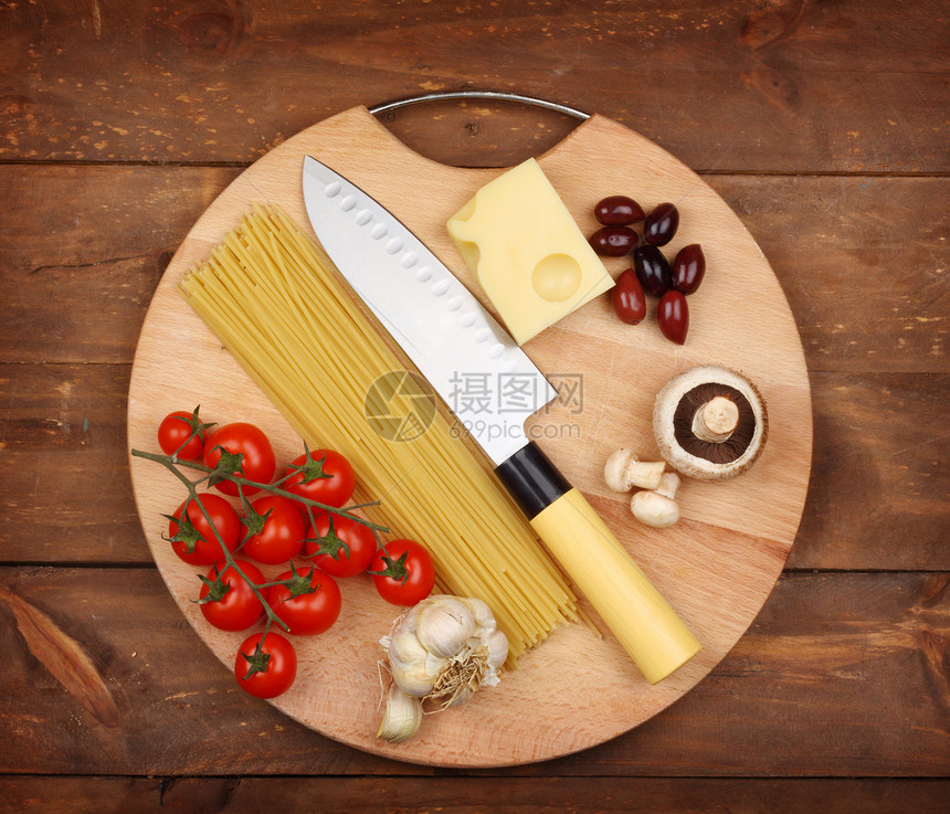 意面营养饮食桌子黄色小麦面条美食食谱木板食物图片