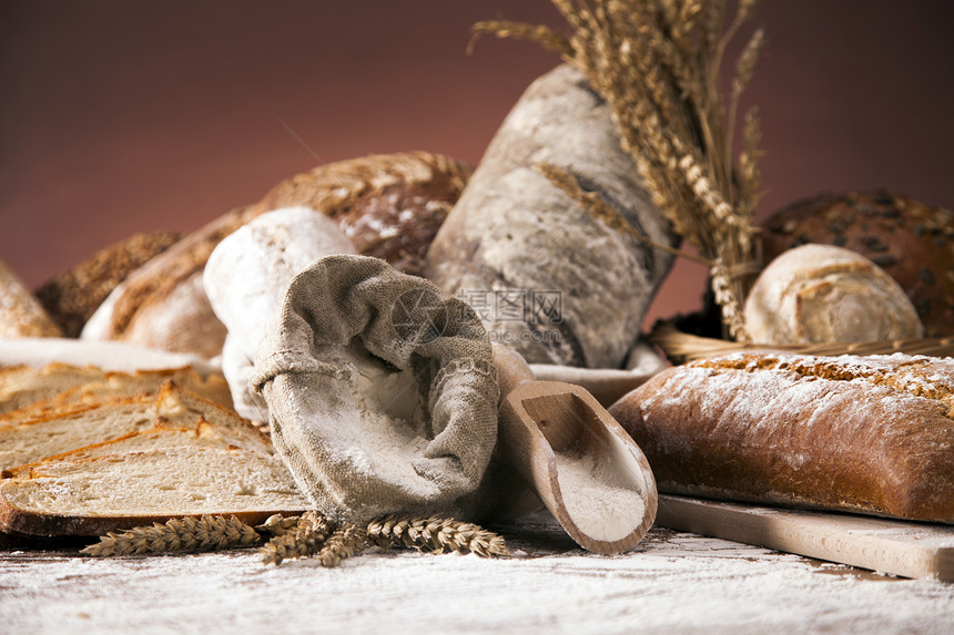 传统面包团体木板蜂蜜谷物小麦粮食白色摄影帆布篮子图片