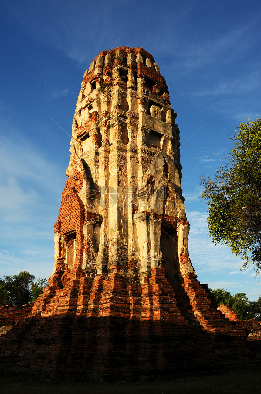泰国古代瓦特文化天空游客历史宝塔建筑学金子王国旅游旅行图片