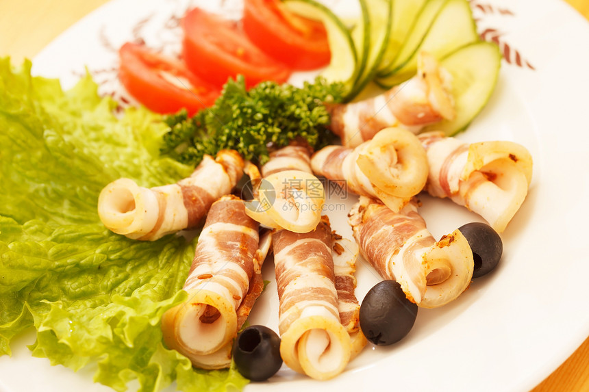 肉卷派对蔬菜沙拉美食草药叶子黄瓜小吃猪肉美味图片