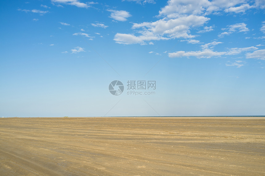 沙沙与天空蓝色阳光水平背景晴天沙漠海滩图片