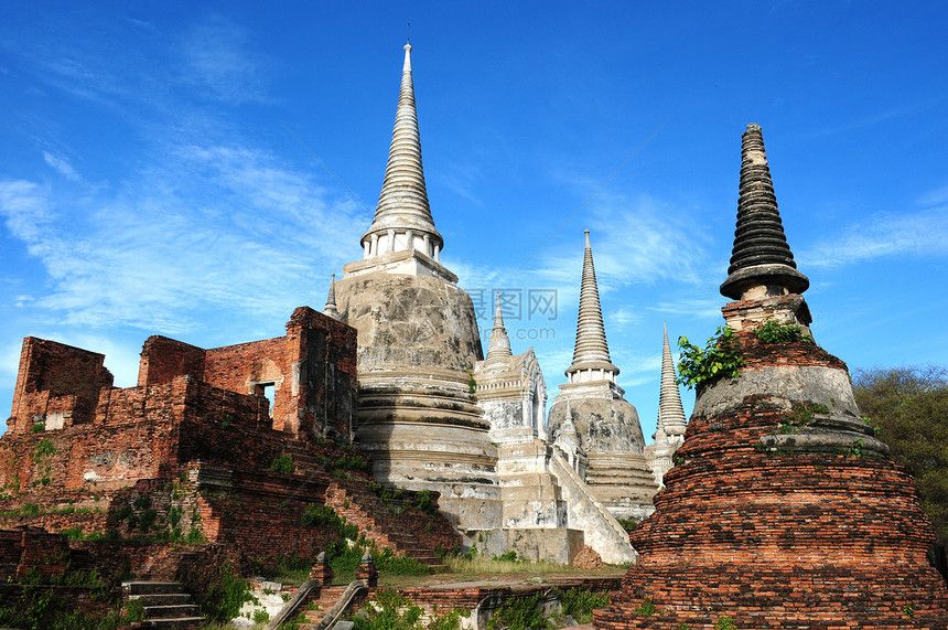 泰国古代瓦特寺庙金子历史性建筑学宗教旅行建筑天空宝塔游客图片