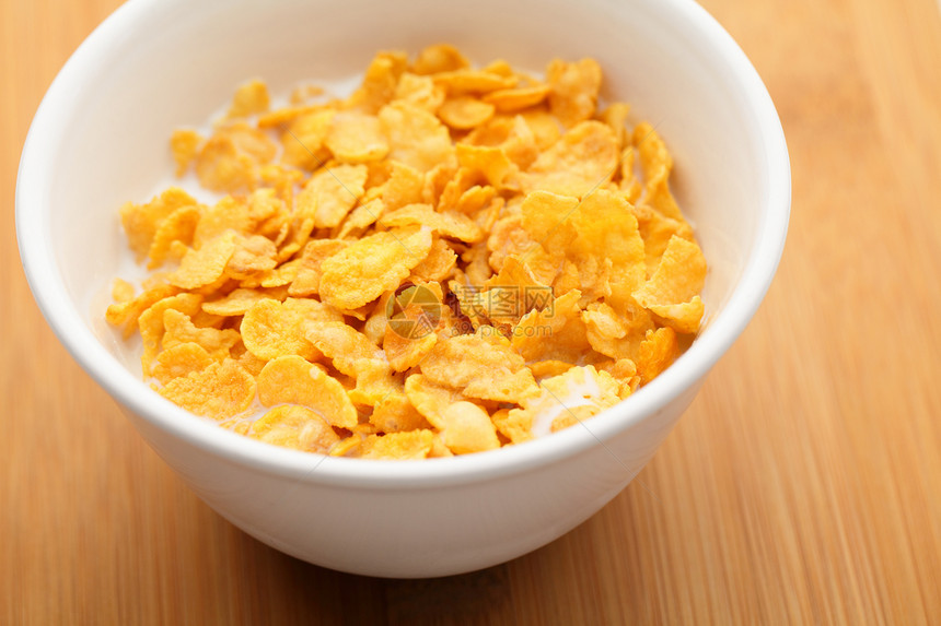 玉米片在碗中奶制品薄片饮食粮食木头谷物白色玉米食物黄色图片