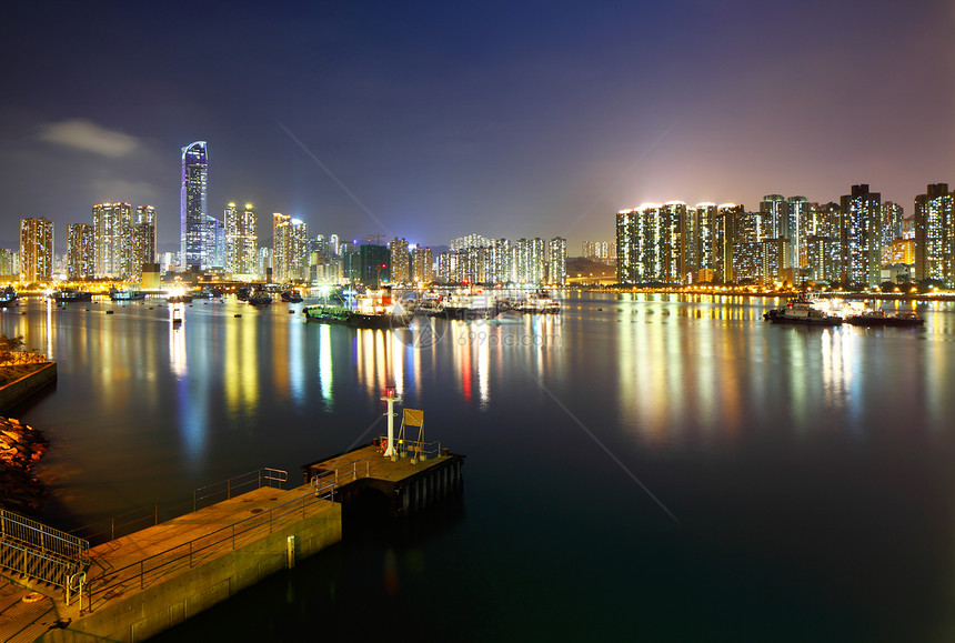 夜间城市天际金属橙子码头通道踪迹街道线条车辆黑暗速度图片