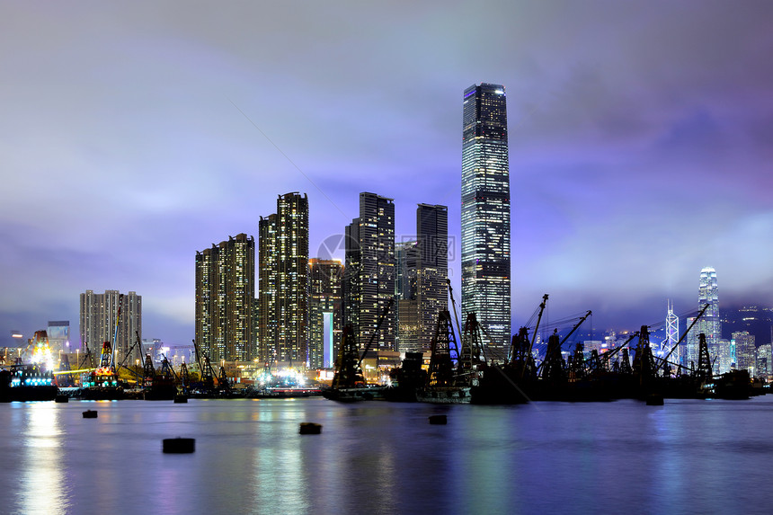 香港晚上九龙建筑城市码头天空商业经济办公室市中心摩天大楼景观图片