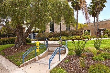 拿撒勒大学加利福尼亚分校顶棚花朵教育中心栏杆旅行高等教育线条访问楼梯背景