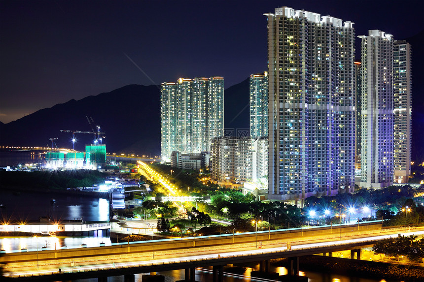 香港的住宅楼和公路建设及高速公路图片