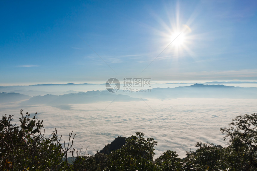 从山的日出观察点场景景观场地公园爬坡森林绿色图片