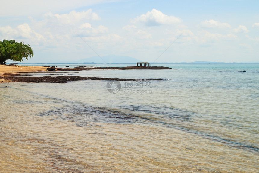 泰国Mun Nai岛热带岛屿天堂季节蓝色海滩海浪旅游阳光假期海岸地平线图片